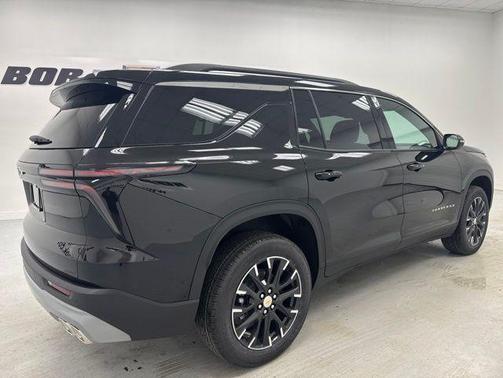 Mosaic Black Metallic 2026 Chevrolet Traverse LT