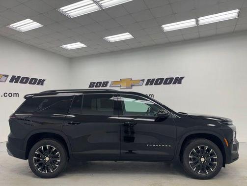 Mosaic Black Metallic 2026 Chevrolet Traverse LT