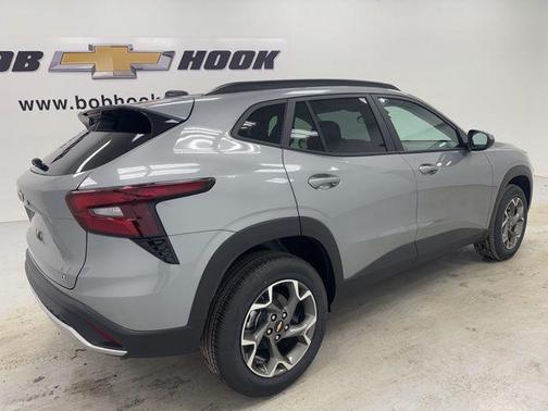 Sterling Gray Metallic 2026 Chevrolet Trax LT