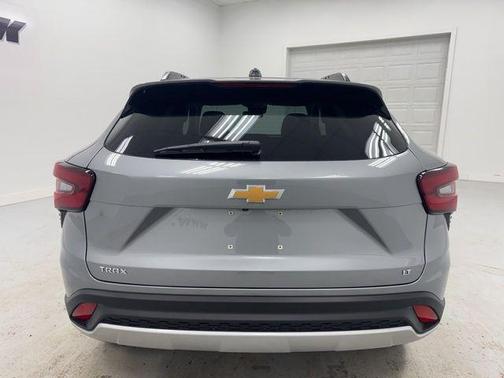 Sterling Gray Metallic 2026 Chevrolet Trax LT
