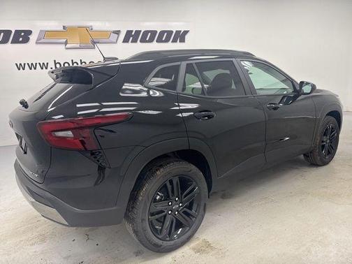 Mosaic Black Metallic 2026 Chevrolet Trax FWD ACTIV