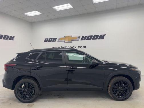 Mosaic Black Metallic 2026 Chevrolet Trax FWD ACTIV