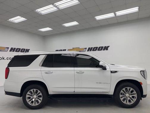 White Frost Tricoat 2021 GMC Yukon Denali