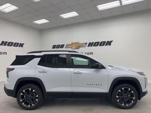 Polar White Tricoat 2026 Chevrolet Equinox FWD RS