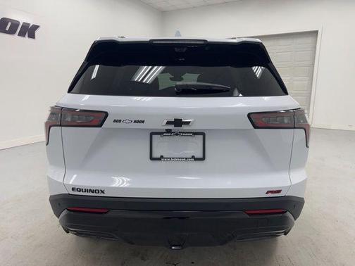 Polar White Tricoat 2026 Chevrolet Equinox FWD RS
