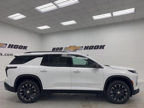 Summit White 2026 Chevrolet Traverse LT