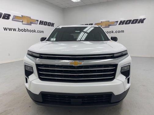 Summit White 2026 Chevrolet Traverse LT