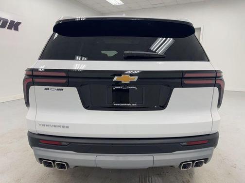 Summit White 2026 Chevrolet Traverse LT