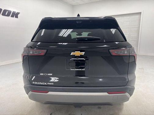 Mosaic Black Metallic 2025 Chevrolet Equinox 1LT