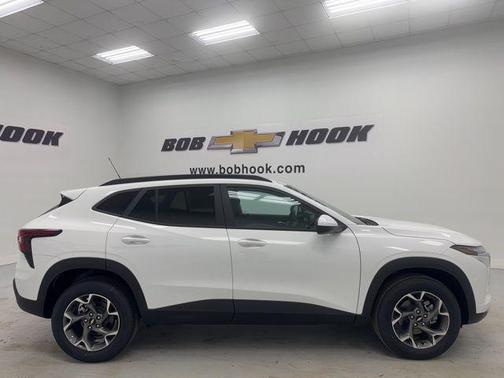 Summit White 2026 Chevrolet Trax LT