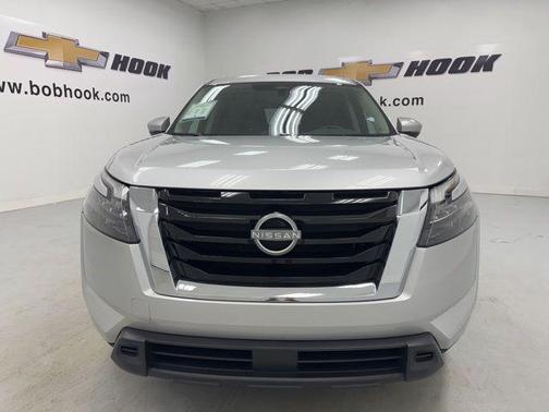 Brilliant Silver Metallic 2025 Nissan Pathfinder SV FWD