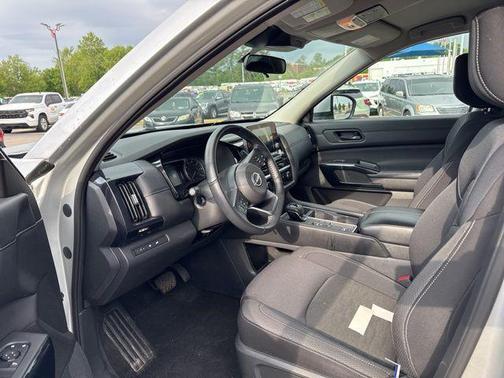 Brilliant Silver Metallic 2025 Nissan Pathfinder SV FWD