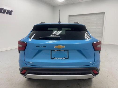 Marina Blue Metallic 2026 Chevrolet Trax LT