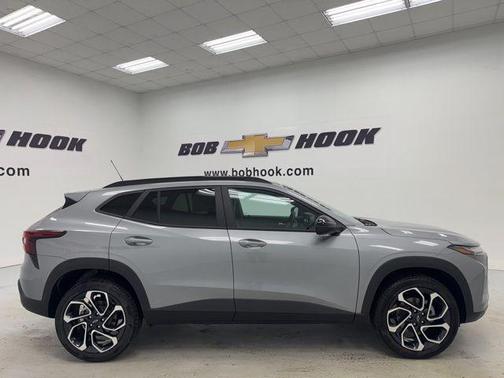 Sterling Gray Metallic 2026 Chevrolet Trax FWD 2RS