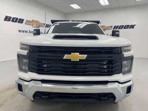 Summit White 2026 Chevrolet Silverado 3500 WT