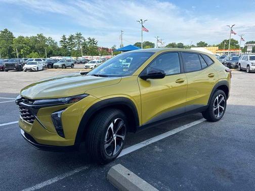 Nitro Yellow Metallic 2024 Chevrolet Trax FWD 1RS