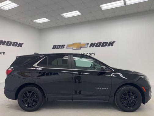 Mosaic Black Metallic 2024 Chevrolet Equinox 1LT