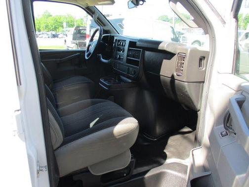 Summit White 2019 Chevrolet Express 2500 Work Van