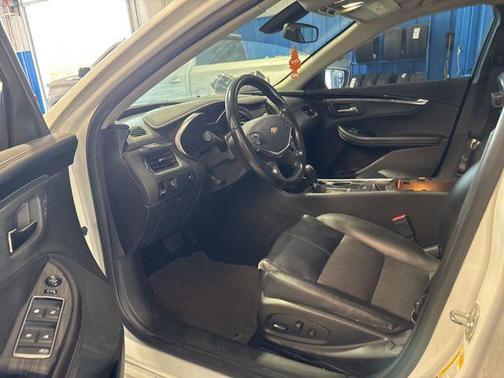 Summit White 2018 Chevrolet Impala 1LT