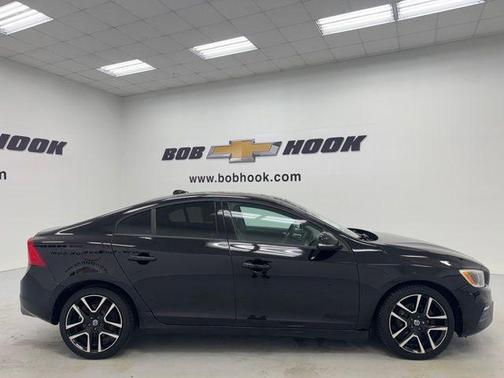 Onyx Black Metallic 2017 Volvo S60 T5 Dynamic