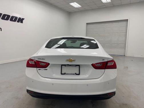 Summit White 2024 Chevrolet Malibu FWD 1LT