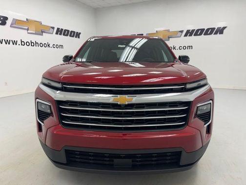 Radiant Red Tintcoat 2026 Chevrolet Traverse LT
