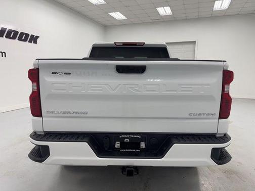 Summit White 2026 Chevrolet Silverado 1500 Custom