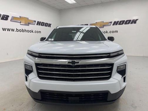 Polar White Tricoat 2026 Chevrolet Traverse LT