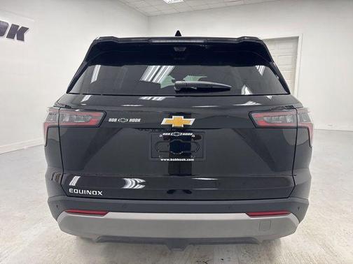 Mosaic Black Metallic 2026 Chevrolet Equinox 1LT