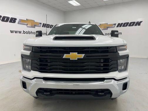 Summit White 2026 Chevrolet Silverado 2500 WT