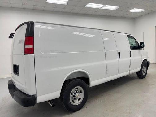 Summit White 2026 Chevrolet Express 3500 3500 Extended Wheelbase, WT, RWD