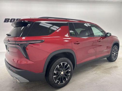 Radiant Red Tintcoat 2026 Chevrolet Traverse LT