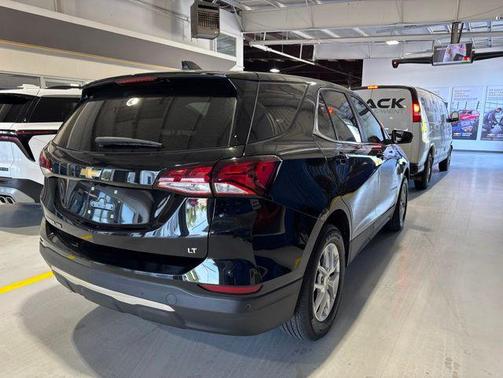 Mosaic Black Metallic 2024 Chevrolet Equinox 1LT