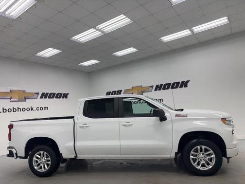 Summit White 2022 Chevrolet Silverado 1500 RST