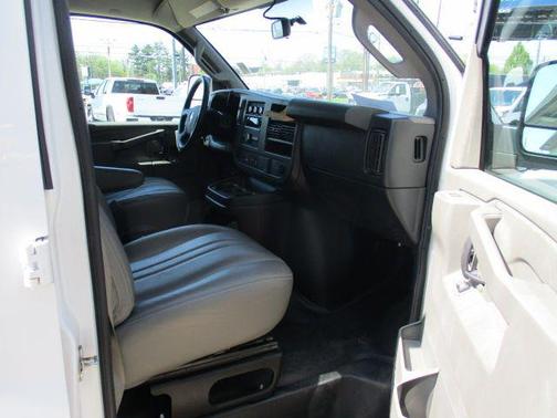 Summit White 2020 Chevrolet Express 2500 Work Van