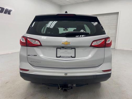 Silver Ice Metallic 2018 Chevrolet Equinox LS