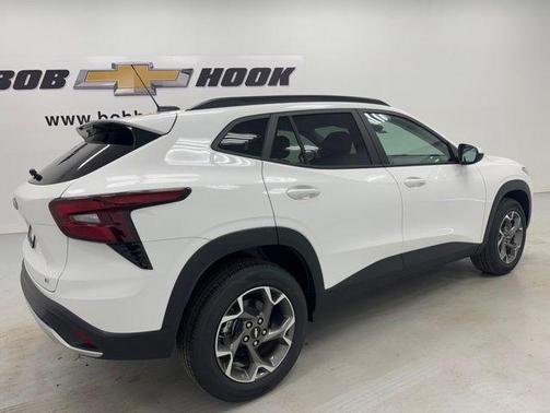 Summit White 2026 Chevrolet Trax LT