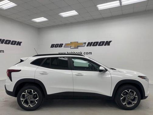 Summit White 2026 Chevrolet Trax LT