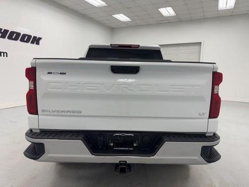 Summit White 2026 Chevrolet Silverado 1500 LT