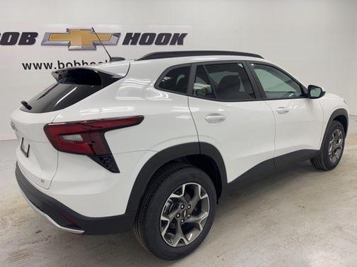 Summit White 2026 Chevrolet Trax LT