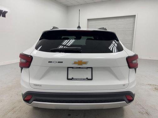 Summit White 2026 Chevrolet Trax LT