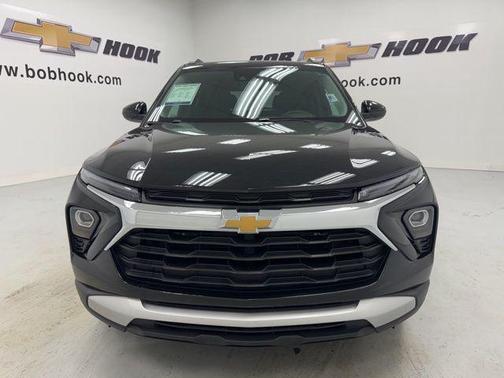 Mosaic Black Metallic 2025 Chevrolet Trailblazer LT