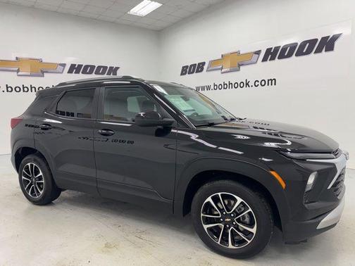 Mosaic Black Metallic 2025 Chevrolet Trailblazer LT