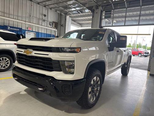 Summit White 2024 Chevrolet Silverado 2500 Custom