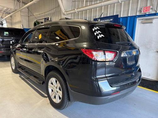 Black Granite Metallic 2014 Chevrolet Traverse 2LT