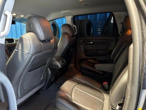 Black Granite Metallic 2014 Chevrolet Traverse 2LT