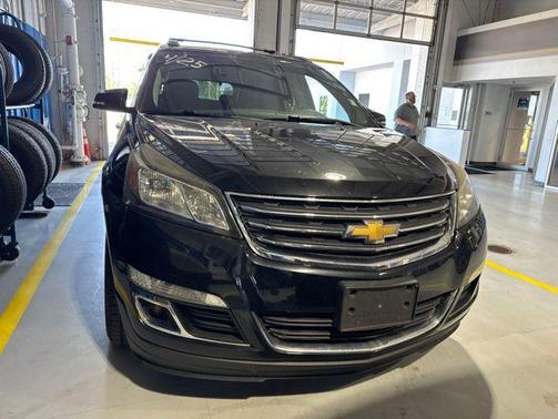 Black Granite Metallic 2014 Chevrolet Traverse 2LT