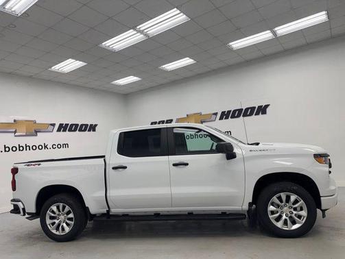 Summit White 2026 Chevrolet Silverado 1500 Custom