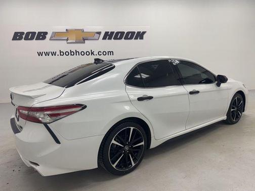 Wind Chill Pearl 2019 Toyota Camry XSE