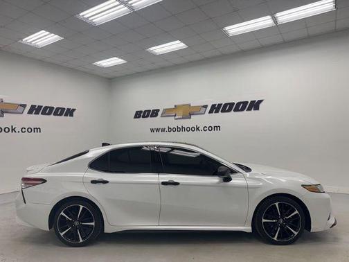 Wind Chill Pearl 2019 Toyota Camry XSE